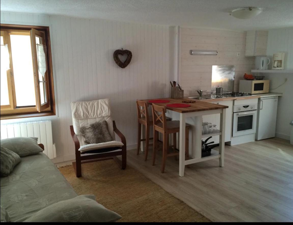 Studio Centre Village Сейяк Екстериор снимка